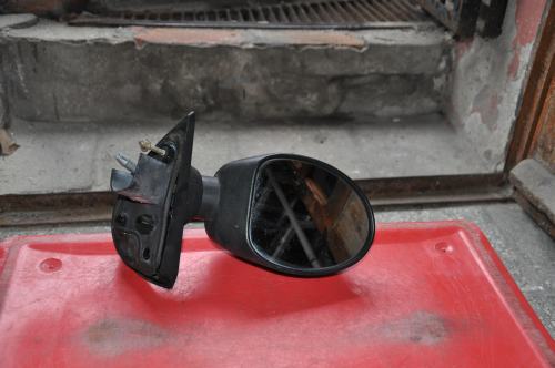 Renault - Twingo - (2000 - 2007) - Lusterka / Prawe ręczne wewnętrznie regulowane