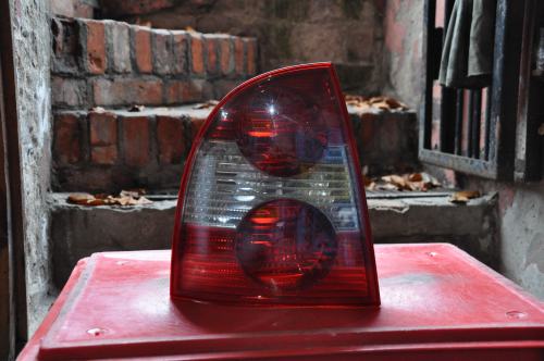 Volkswagen - Passat - (2000 - 2005) - Oświetlenie / Lampa tylna lewa