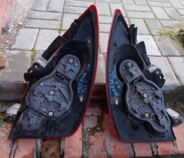 Nissan - Primera - 5 drzwi - (2005 - 2007) - Oświetlenie / Lampa tylna  prawa