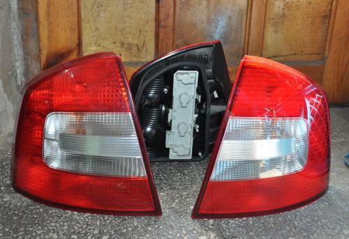 Skoda - Octavia - (2008 - 2013) - Oświetlenie / Lampa tylna  prawa