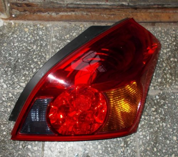 Kia - Cee´d - 3 drzwi - (2009 - 2013) - Oświetlenie / Lampa tylna  prawa