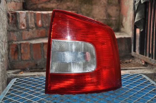 Skoda - Octavia - Kombi - (2008 - 2013) - Oświetlenie / Lampa tylna  prawa