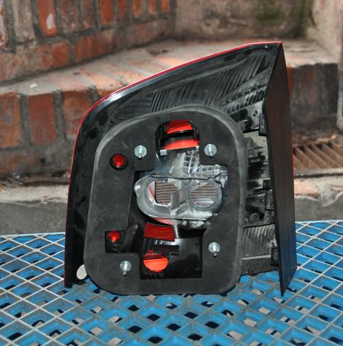 Skoda - Octavia - Kombi - (2008 - 2013) - Oświetlenie / Lampa tylna  prawa