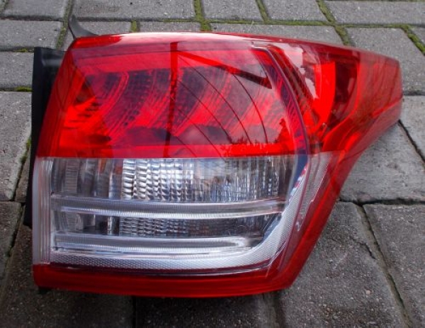 Ford - Kuga - (2013 - 2016) - Oświetlenie / Lampa tylna  prawa