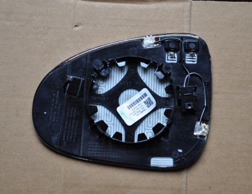 Volkswagen - Touran - (2015-) - Lusterka / Wkład prawego elektrycznego