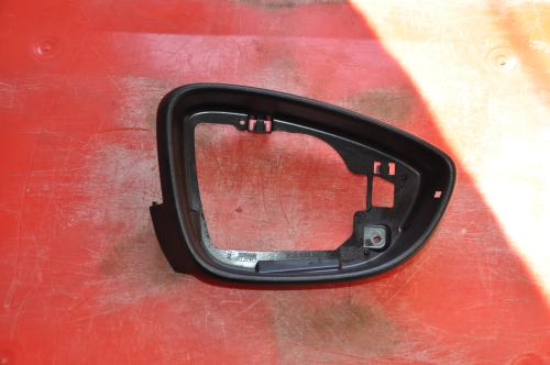 Volkswagen - Beetle - Cabrio - (2012 - 2016) - Lusterka / Ramka prawa