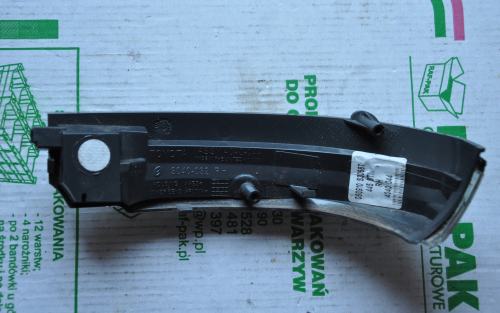 Toyota - Avensis - 4 drzwi - (2012 - 2015) - Lusterka / Kierunkowskaz w lusterku prawy