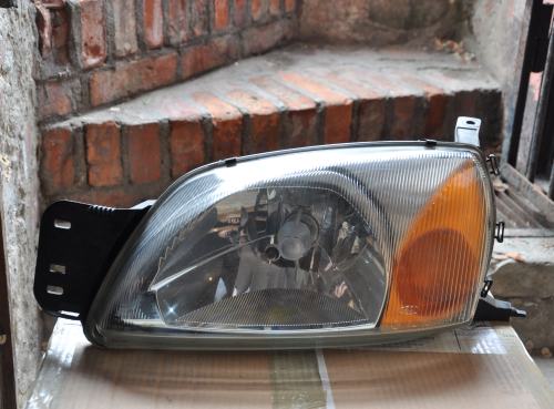Ford - Fiesta - 3 drzwi - (1999 - 2001) - Oświetlenie / Lampa przednia lewa