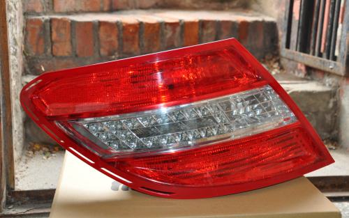 Mercedes-Benz - C-Klasa - W204 - (2007 - 2011) - Oświetlenie / Lampa tylna lewa