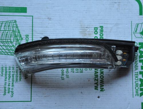 Toyota - Avensis - Kombi - (2012 - 2015) - Lusterka / Kierunkowskaz w lusterku prawy