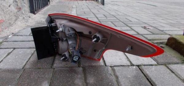 Ford - Focus - Kombi - (2014-) - Oświetlenie / Lampa tylna lewa