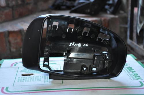 Toyota - Avensis - 4 drzwi - (2009 - 2012) - Lusterka / Ramka prawa