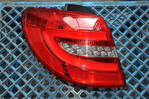 Mercedes-Benz - B-Klasa - W246 - (2014-) - Oświetlenie / Lampa tylna lewa