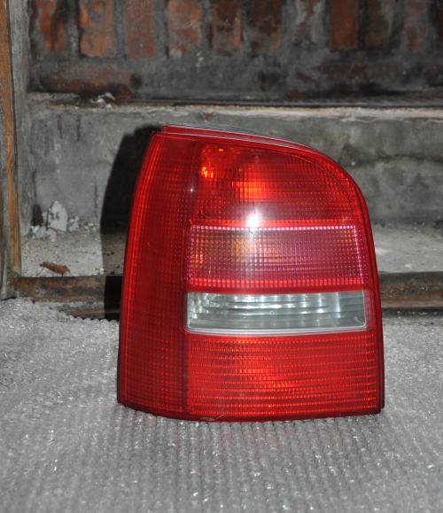 Audi - A4 - Kombi - (1999 - 2002) - Oświetlenie / Lampa tylna lewa