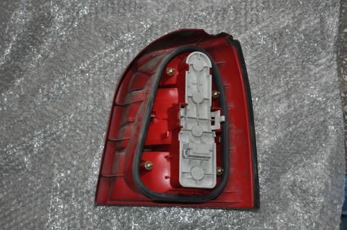 Audi - A4 - Kombi - (1999 - 2002) - Oświetlenie / Lampa tylna lewa