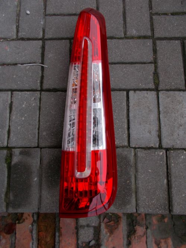 Ford - C-Max - (2007 - 2010) - Oświetlenie / Lampa tylna  prawa