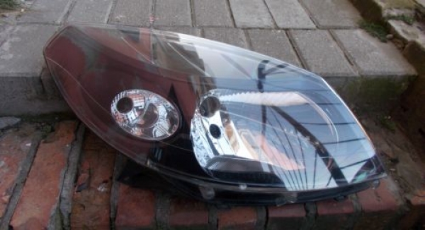 Dacia - Sandero - (2008 - 2012) - Oświetlenie / Lampa przednia prawa