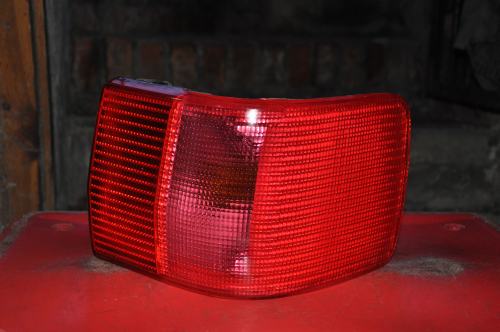 Audi - A6 - Kombi - (1994 - 1998) - Oświetlenie / Lampa tylna  prawa