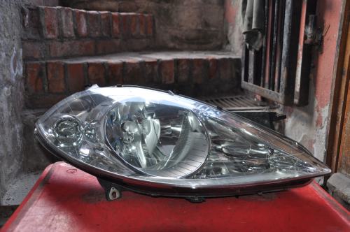 Mercedes-Benz - A-Klasa - W169 - 3 drzwi - (2004 - 2008) - Oświetlenie / Lampa przednia prawa