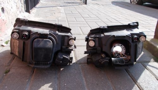 Audi - A4 - (1995 - 1999) - Oświetlenie / Lampa przednia prawa