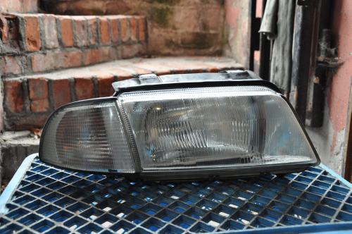 Audi - A4 - (1995 - 1999) - Oświetlenie / Lampa przednia prawa