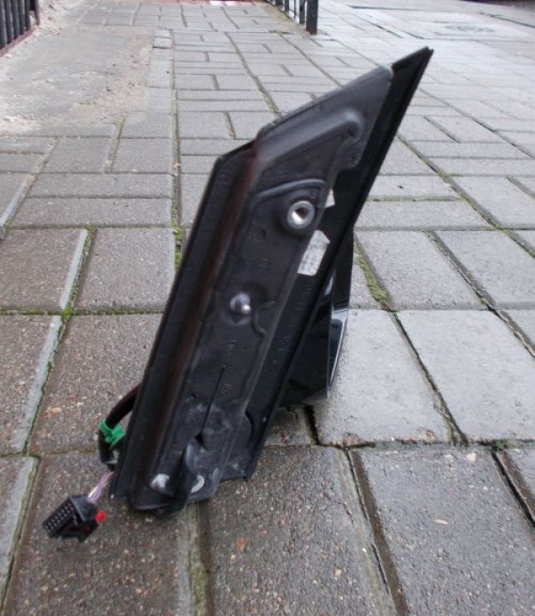 Volkswagen - Touran - (2006 - 2010) - Lusterka /  Prawe elektryczne