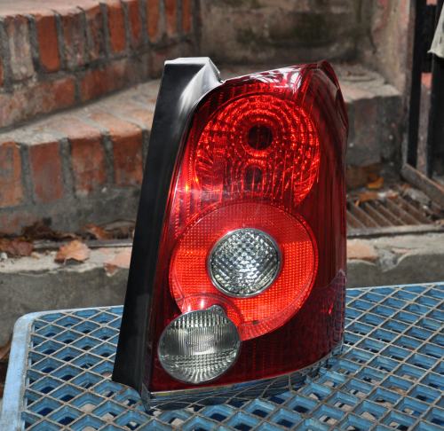 Toyota - Avensis - Kombi - (2006 - 2009) - Oświetlenie / Lampa tylna  prawa