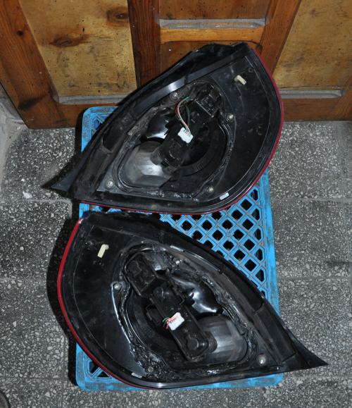 Nissan - Almera - 3 drzwi - (2002 - 2006) - Oświetlenie / Lampa tylna lewa