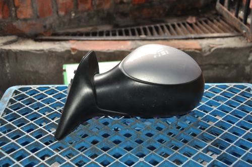 Nissan - Almera - 5 drzwi - (2002 - 2006) - Oświetlenie / Lampa tylna  prawa