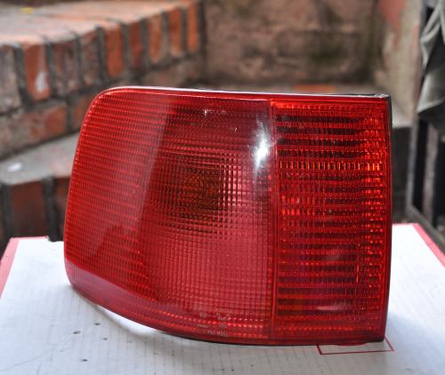 Audi - A6 - (1994 - 1997) - Oświetlenie / Lampa tylna lewa