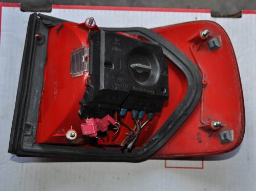 Audi - A6 - (1994 - 1997) - Oświetlenie / Lampa tylna lewa