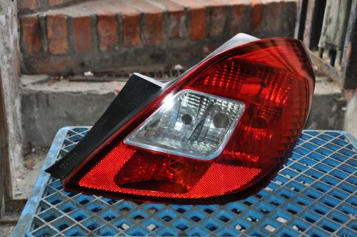 Opel - Corsa - D - 5 drzwi - (2006 - 2011) - Oświetlenie / Lampa tylna  prawa