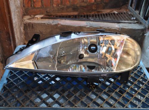 Renault - Megane - 5 drzwi - (1999 - 2002) - Oświetlenie / Lampa przednia lewa