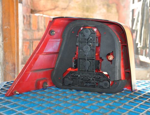 Volkswagen - Golf IV - 5 drzwi - (1997 - 2003) - Oświetlenie / Lampa tylna  prawa