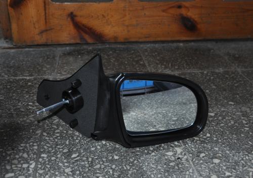 Opel - Corsa - B - 5 drzwi - (1997 - 2000) - Lusterka / Prawe ręczne wewnętrznie regulowane