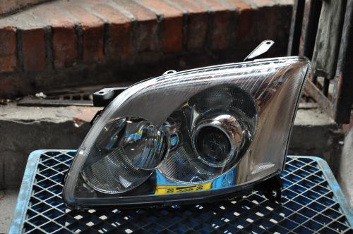 Toyota - Avensis - Kombi - (2003 - 2006) - Oświetlenie / Lampa przednia lewa