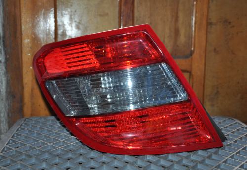 Mercedes-Benz - C-Klasa - S204 - Kombi - (2007 - 2011) - Oświetlenie / Lampa tylna lewa