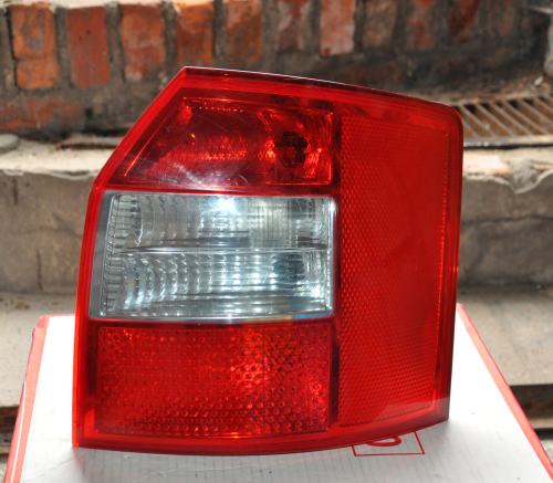 Audi - A4 - Kombi - (2002 - 2004) - Oświetlenie / Lampa tylna  prawa