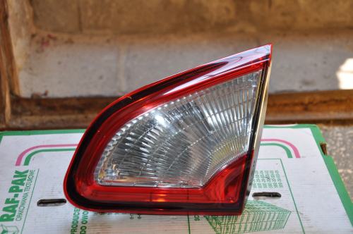 Nissan - Qashqai - (2010 - 2013) - Oświetlenie / Lampa tylna prawa wewnętrzna