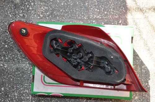 Peugeot - 307 - 3 drzwi - (2005 - 2008) - Oświetlenie / Lampa tylna  prawa