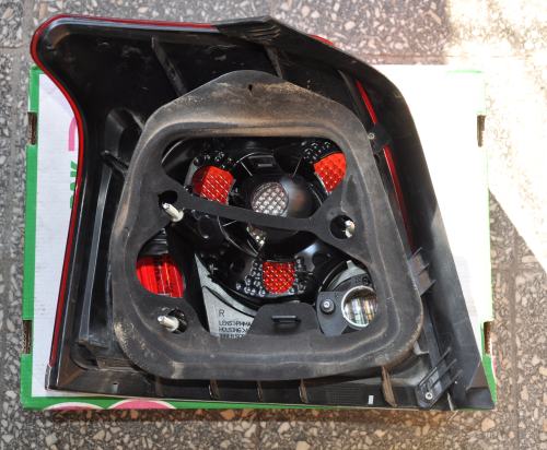 Toyota - Avensis - 4 drzwi - (2006 - 2009) - Oświetlenie / Lampa tylna  prawa