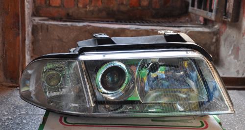 Audi - A4 - (1999 - 2001) - Oświetlenie / Lampa przednia   prawa Xenon