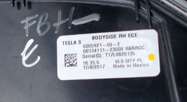 Tesla - Model S - (2012-) - Oświetlenie / Lampa tylna  prawa