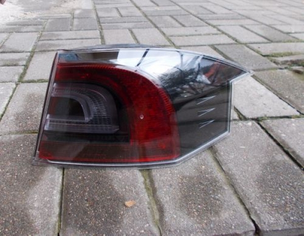 Tesla - Model S - (2012-) - Oświetlenie / Lampa tylna  prawa