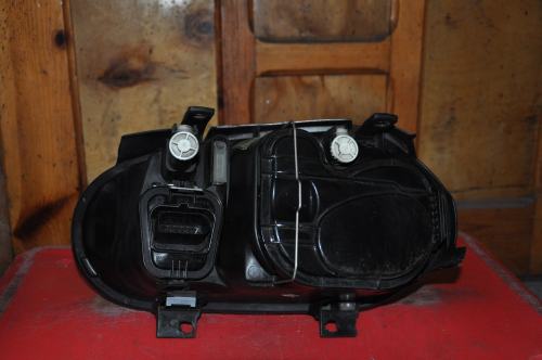 Volkswagen - Golf IV - Kombi - (1999 - 2006) - Oświetlenie / Lampa przednia prawa