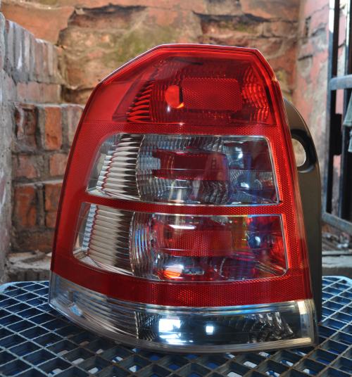 Opel - Zafira B - (2008 - 2014) - Oświetlenie / Lampa tylna lewa