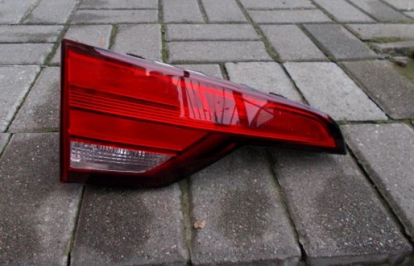 Audi - A4 - Kombi - (2015-) - Oświetlenie / Lampa tylna lewa wewnętrzna