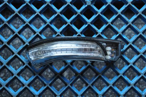 Toyota - Avensis - 4 drzwi - (2009 - 2012) - Lusterka / Kierunkowskaz w lusterku prawy