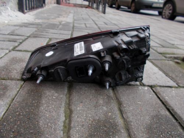 Audi - A4 - Kombi - (2015-) - Oświetlenie / Lampa tylna lewa wewnętrzna