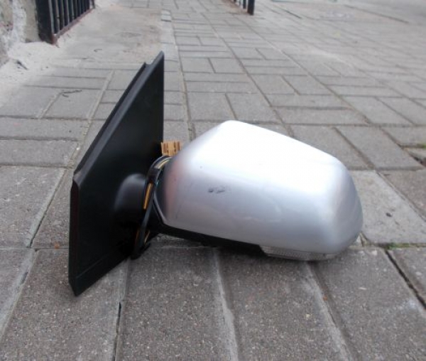 Volkswagen - Polo - 5 drzwi - (2005 - 2009) - Lusterka /  Lewe elektryczne